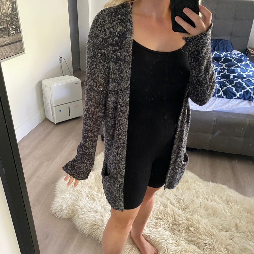 Aritzia | Talula knit grey sweater ✨ 2 for $30✨
